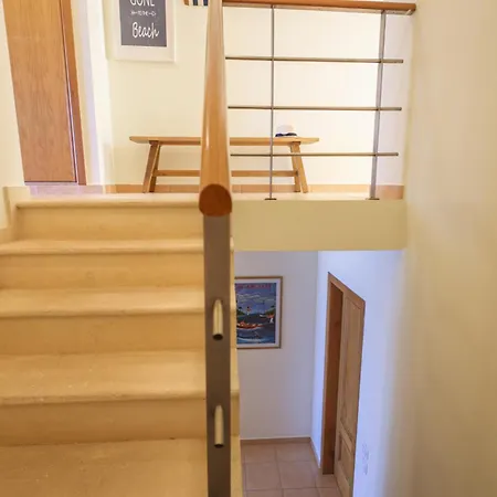 Pedra Do Jota * Порту-Санту